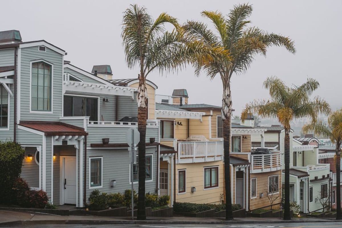 Rates stopped moving, homes piling up: what to tell buyers and sellers right now
