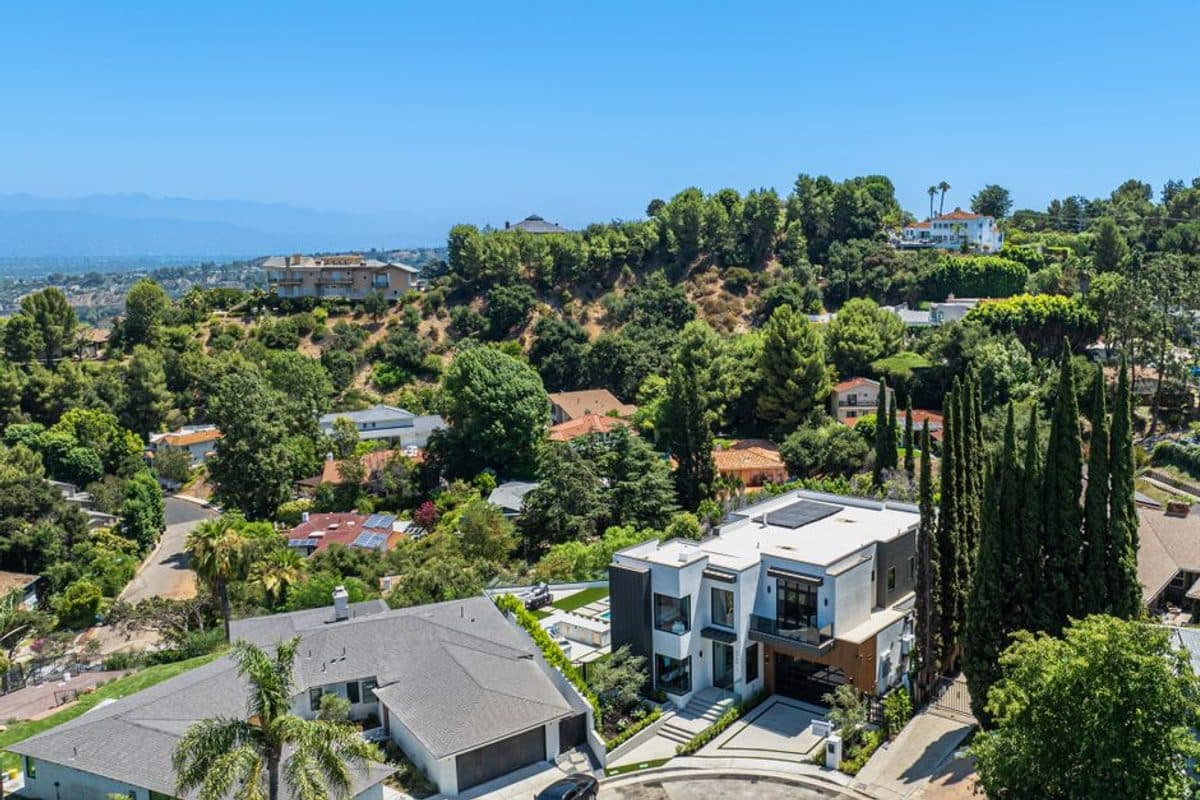 Existing-home sales climbed 3.2% in May, inventory still building